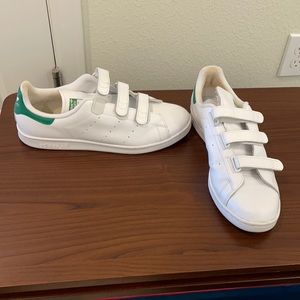 Adidas Stan Smith‘s velcro straps